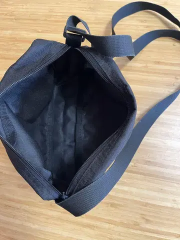 블랙 나일론 파우치