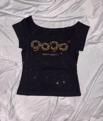 9090 girl LogoOffShoulder Glitter T
