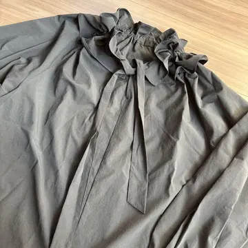 새상품급 하르모니 프릴 리본 블라우스 블랙