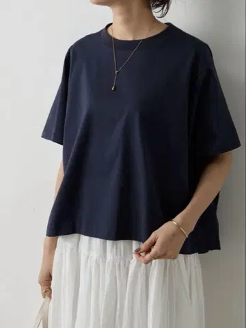 BEARDSLEY 스퀘어 Tee 네이비