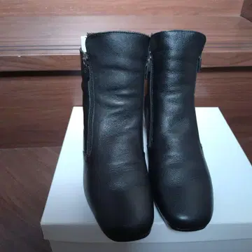 뷰포트 블랙 가죽 숏부츠 22.5 3E
