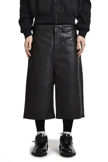 entire studios AREA SHORT BLACK LEATHER