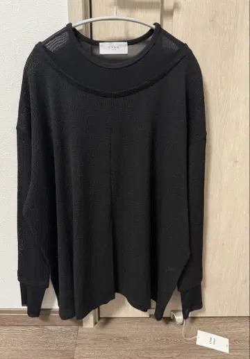 이번 시즌 신상 CYAN TOKYO 튤 콤비 프론트 슬릿 TOPS