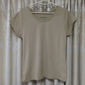 NOBLE 베이지 반팔 티셔츠