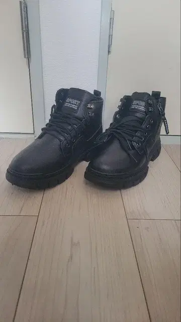 블랙 하이컷 스니커즈