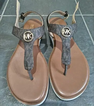 배송비 포함 MICHAEL KORS 브라운 샌들
