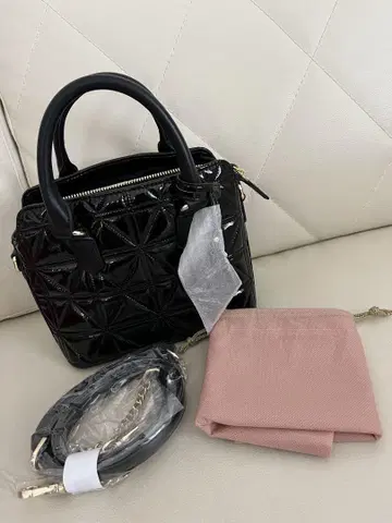 DIANA 에나멜 퀼팅 백