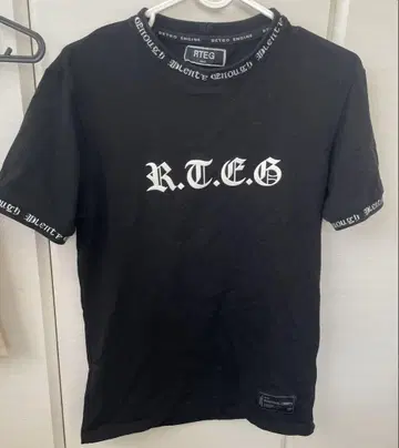 아담스 저글러 R.T.E.G 로고 블랙 티셔츠