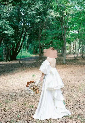 화이트 웨딩 드레스 오프숄더 프릴 포함