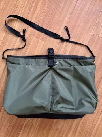 F/CE. LIGHTWEIGHT COURIER SHOULDER BAG