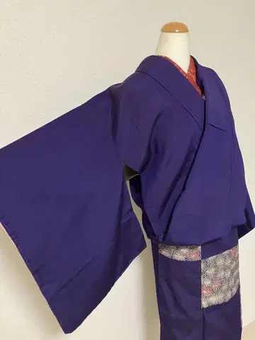 [ 익명 배송 ] 쇼와 레트로 오메시 기모노 순수 실크 국화 패턴 보라색