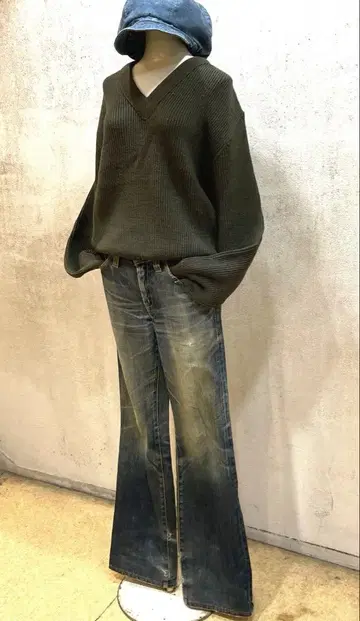 초귀중 80년대 프랑스군 세인트 제임스 V넥 스웨터 카키 L
