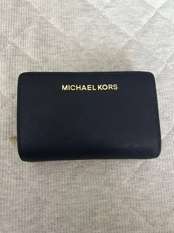 MICHAEL KORS 이단 접이식 지갑 블랙