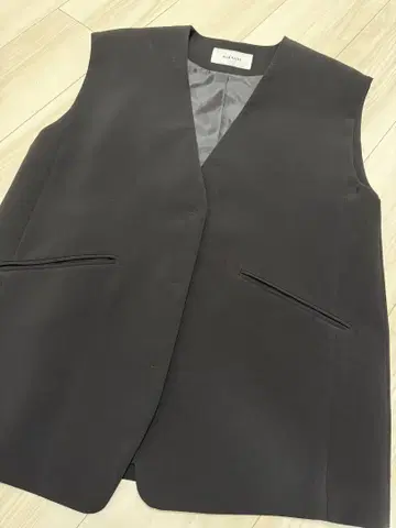 MACHATT 블랙 노카라 베스트