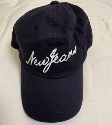 NewJeans 자수 로고 네이비 캡 FREE 사이즈