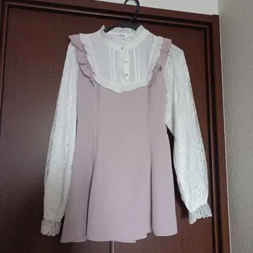 연보라 프릴 블라우스와 숏팬츠 셋업