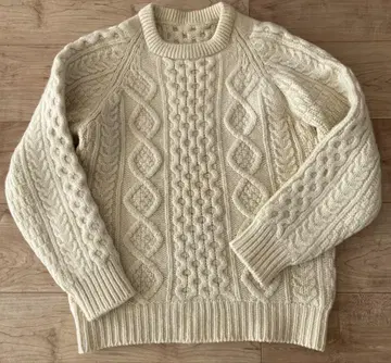 두툼한 아란 무늬 니트 스웨터