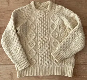 두툼한 아란 무늬 니트 스웨터