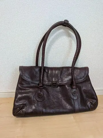 다크 브라운 가죽 숄더백
