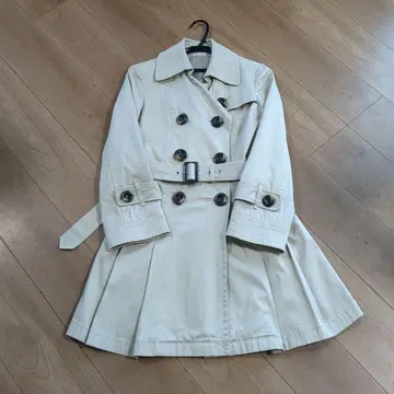 아이보리 더블 브레스트 트렌치코트