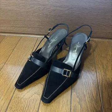 카네마츠 스웨이드 블랙 스틸레토 펌프스 골드 버클