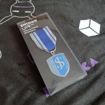 SMCU EMBLEM BADGE 규현