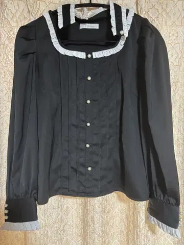 pium 프릴 초커 블라우스
