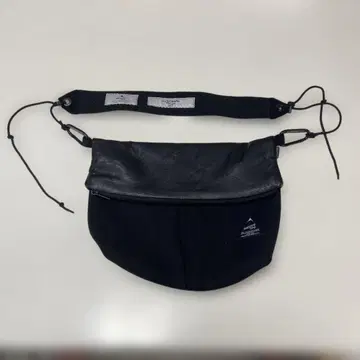 BELLWOODMADE / 컴팩트 플랩 숄더백