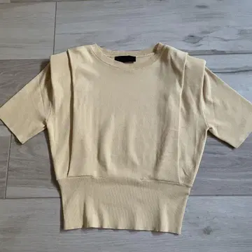 ZARA 베이지 반팔 니트 S