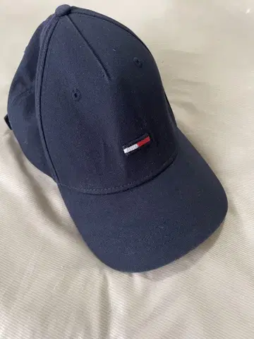 TOMMY JEANS 네이비 캡 로고 포함 (조정 가능)