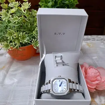 a.v.v 아날로그 자동 시계 실버/화이트