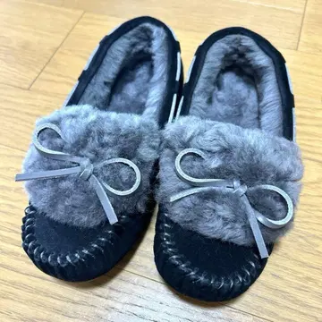 새상품급 EMU 모카신 리본 블랙 22cm