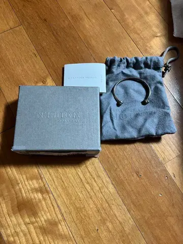 Alexander McQueen 메탈 오픈 뱅글