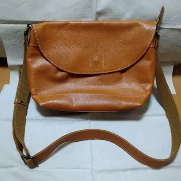LILY 가죽 숄더백 Made in Japan 짙은 카멜