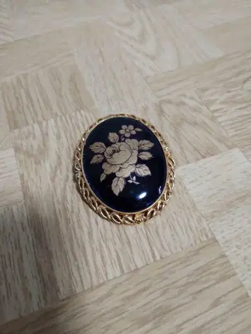 JAMES L. CRAFTS 꽃무늬 브로치