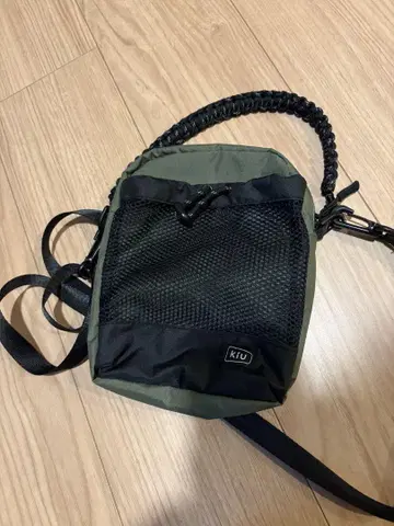 KIU 메쉬 포켓 부착 사코슈 백