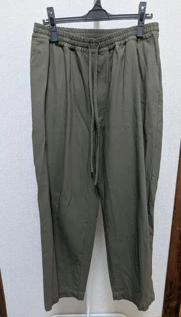 MARKAWARE 클래식 핏 이지 팬츠 올리브