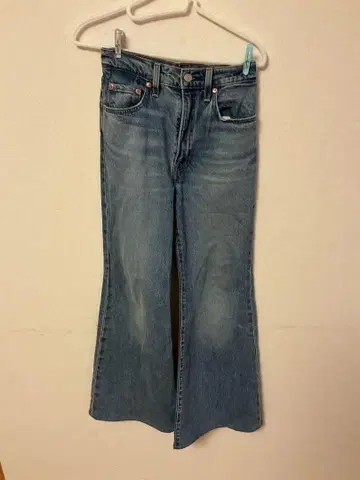 Levi'sRIBCAGE BELLS 청바지 다크 인디고 플레어 데님
