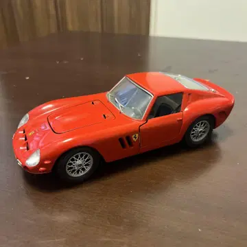 브라라고 1/24 페라리 250 GTO