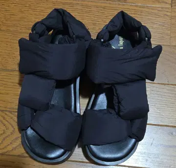 블랙 통굽 샌들