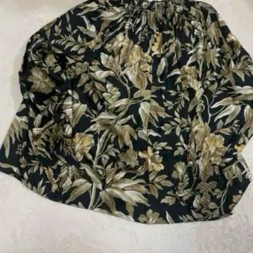 [ 최종 가격 인하 ] H&M 에이치앤엠 블라우스 경량 그린 꽃무늬 쉬폰