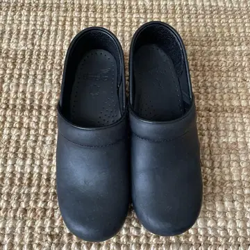 Dansko 클로그 샌들 블랙 37
