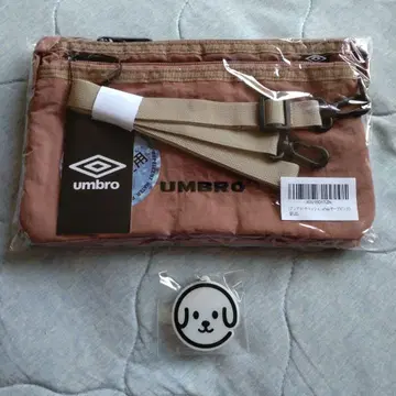 데이지 키링과 UMBRO 사코슈
