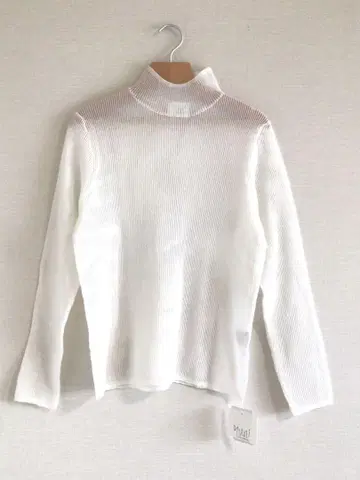택 포함 새상품 yuni 유니 시어 하이넥 티셔츠