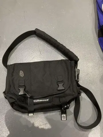 Timbuk2 블랙 메신저 백