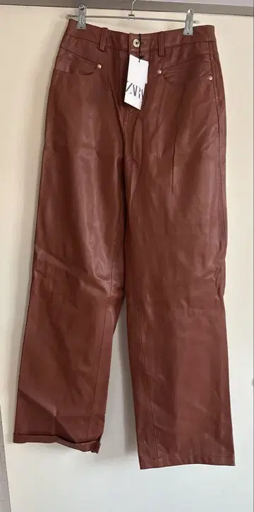 ZARA 인조 가죽 브라운 스트레이트 팬츠