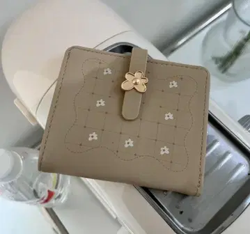 꽃무늬 장식 베이지 접이식 지갑