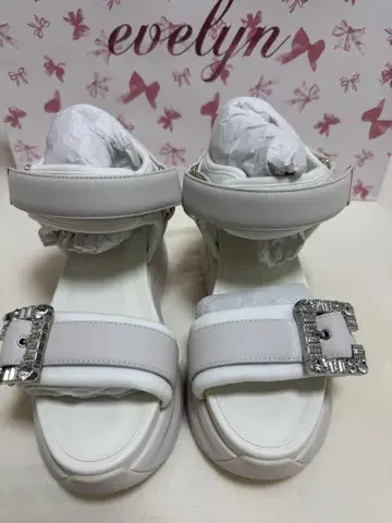 Diana 화이트 비쥬 장식 통굽 샌들