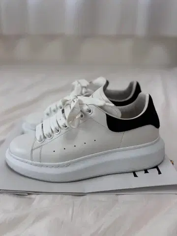 Alexander McQueen 37 오버사이즈 스니커즈