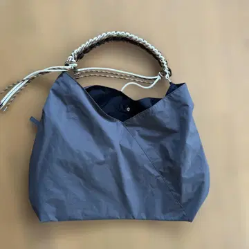 LE VERNIS 그레이 숄더백